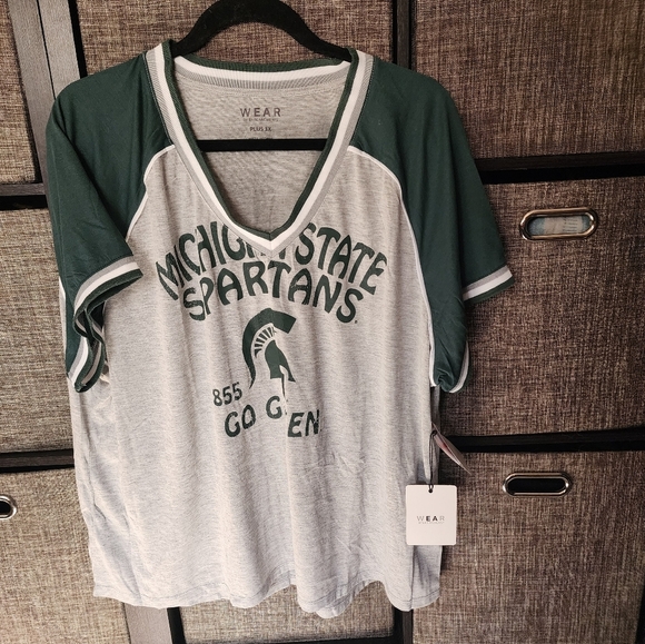 Michigan State Spartans Wear by Erin Andrews Women's Tee - Picture 2 of 6